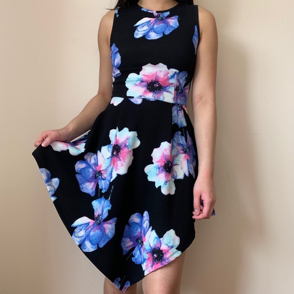 🧸2/$25🧸 Black Watercolour Flower Dress - Picture 4 of 5
